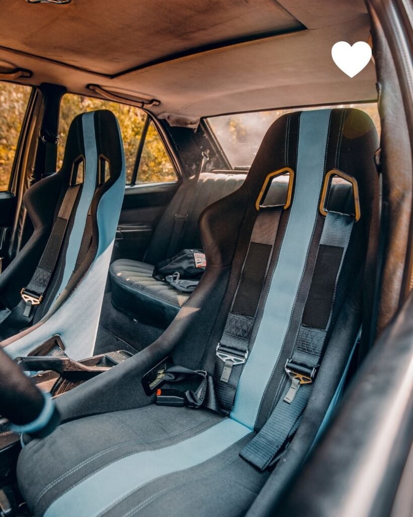 Sportsitze Alcantara reinigen lassen Hamburg – professionelle Autositzreinigung